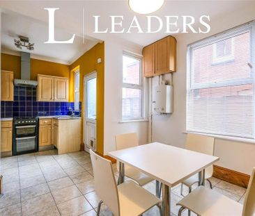 1 bedroom in a house share to rent - Photo 3