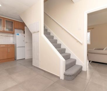 Recently refurbished 3 bedroom flat in Old Street - Photo 4