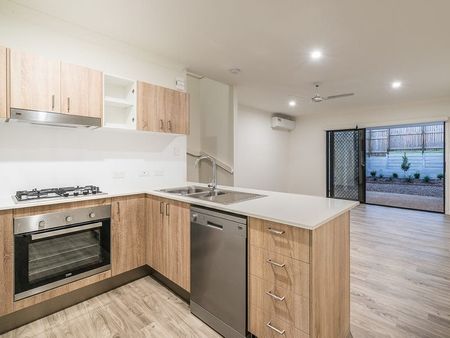 Stylish 3-Bedroom Townhouse in Richlands! - Photo 4