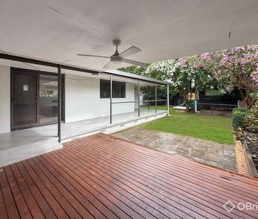 STYLISHLY RENOVATED FAMILY HOME WITH SPACE & COMFORT - Photo 2