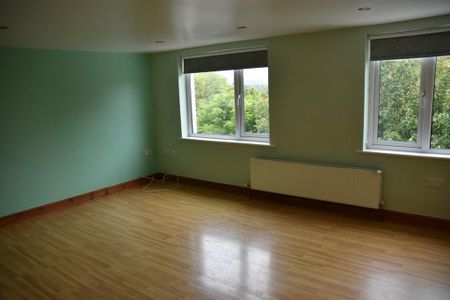 2 bedroom semi-detached house to rent - Photo 4