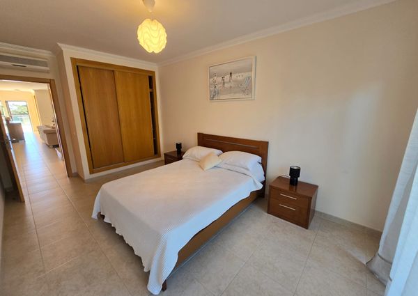 Moradia em banda T4+1 no Alto da Balaia em Albufeira, Algarve