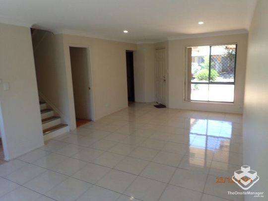 Renovated 3 bedroom townhouse available for rent, centrally located - Photo 1