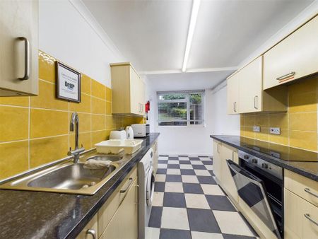 4 bedroom terraced house to rent - Photo 5