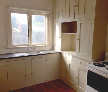 Sunny Two-Bedroom Flat in Convenient Hornby Location - Photo 5