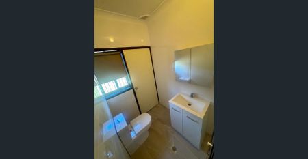 Spacious & Tidy 3-Bedroom Villa-Style Unit – Convenient Location! - Photo 3