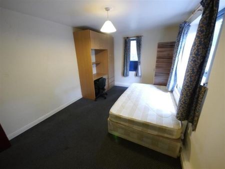 1 bedroom in a flat share to rent - Photo 4