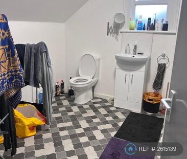 1 bedroom in a house share to rent - Photo 3