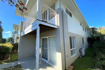 Spacious Modern Townhouse in Prime Location - Photo 5