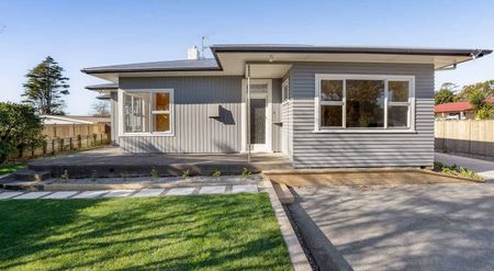 Charming 5BR Home with Deck & Pets OK! - Photo 5