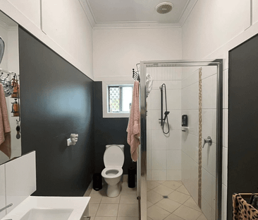 Charming Partly Furnished Timber Home - 1 Rowland Street, Bundaberg... - Photo 4