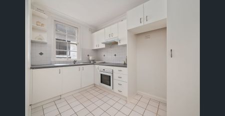 Spanish Mission Charm Just Up From The Beach, A Coogee Classic In A Boutique Security Block - Photo 5