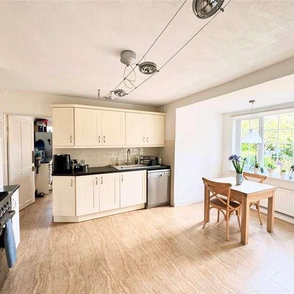 The Crescent, Farnham, Surrey, GU9 - Photo 1