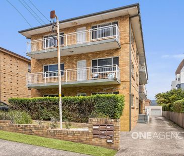 CHARMING TWO-BEDROOM APARTMENT IN THE HEART OF WOLLONGONG - Photo 1