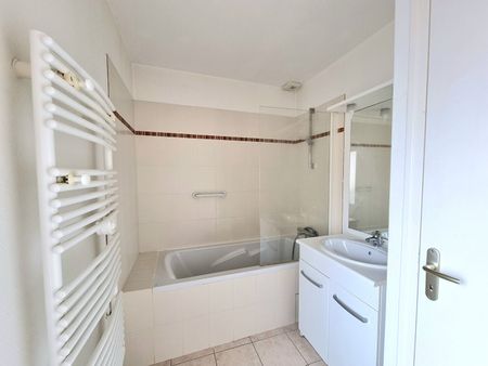 Location Appartement 3 pièces 70m² - Photo 2