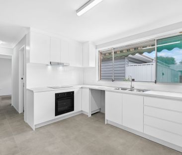 Modern Three Bedroom Home - Photo 4