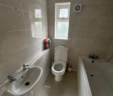 2 bedroom end of terrace house to rent - Photo 6