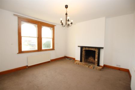 2 bedroom Maisonette to let - Photo 4