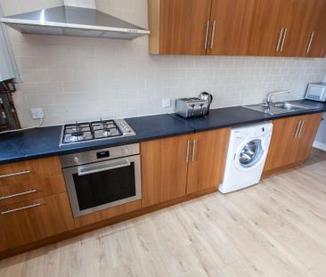 5 bedroom flat to rent - Photo 2