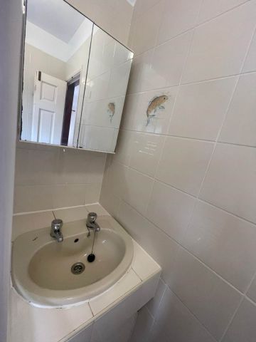 EN SUITE- Room 6, Pewley Way, Guildford, GU1 3PX - Photo 5