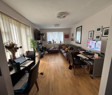 Room in a Shared Flat, Parkview Court, SW18 - Photo 6