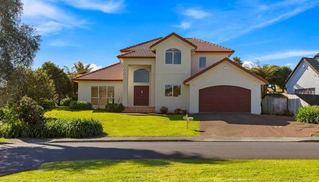 Spacious & Sunny Family Home in a Quiet Cul-de-Sac - Photo 1