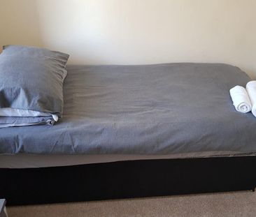 4 bedroom semi-detached house to rent - Photo 6