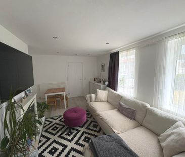 Price £900 pcm - Available Now - Unfurnished - Photo 6