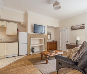 3 bedroom flat to rent - Photo 4