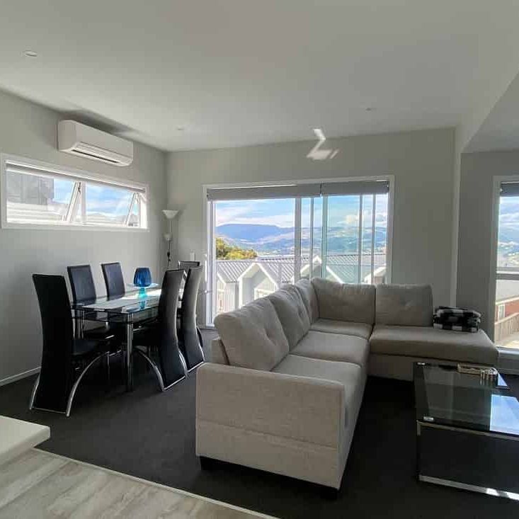 Immaculate Near New 3 Bedroom Townhouse in Whitby - Photo 1