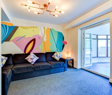 6 Bed Semi-Detached House, Auckland Drive, BN2 - Photo 2