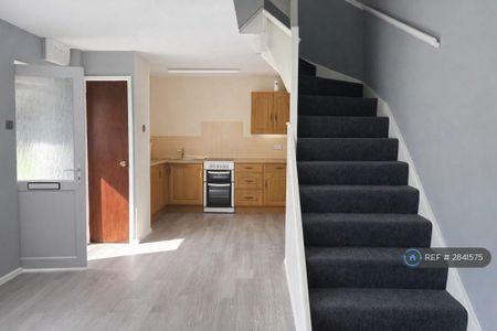 2 bedroom end of terrace house to rent - Photo 3