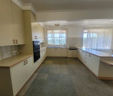 “Acreage family home in Kenthurst” - Photo 4