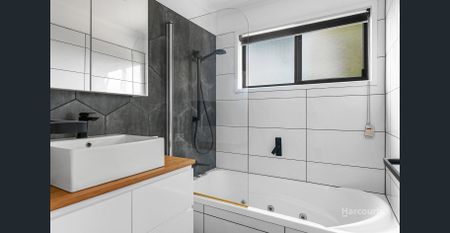 Modern & Contemporary Living With Water Views - Photo 3