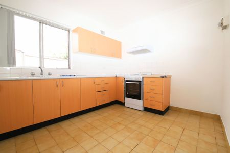 Spacious Two-Bedroom Unit in Prime Punchbowl Location - Photo 2