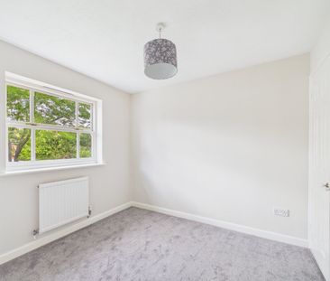 4 bedroom House in Blamire Drive, Binfield - Photo 4