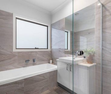 BAYSIDE LUXURY | STYLE AND CONVENIENCE - Photo 3