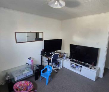 Stunning Two Bedroom Home with Spectacular City Views - Photo 5