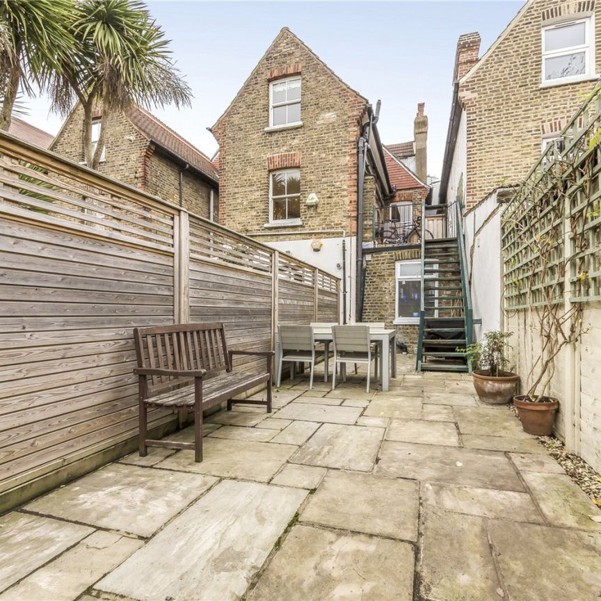 Laitwood Road, London, SW12 - Photo 1