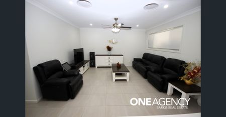 Show-stopping family home offering space and luxury - Photo 3