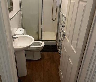 Room in a Shared House, Atherley Road, SO15 - Photo 4