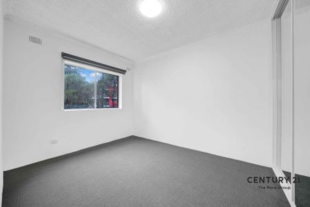 Freshly Renovated Ground-Floor Apartment in Prime Pendle Hill Location - Close to Station - Photo 5