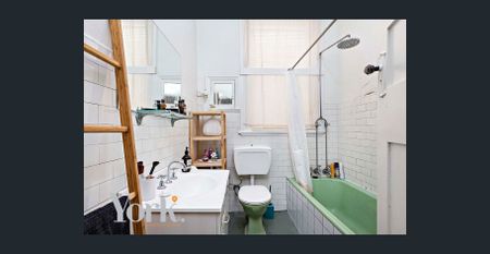 Over-sized with outdoor entertaining! - Photo 2