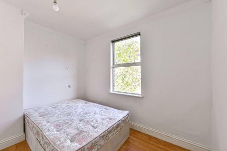 5 bedroom end of terrace house to rent - Photo 3