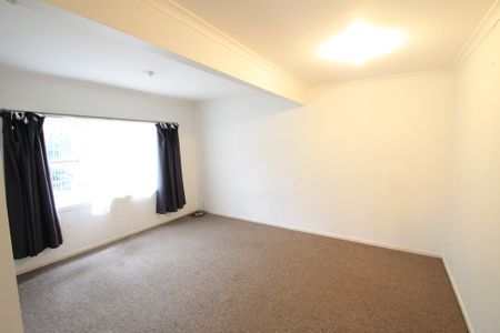 2 Bedrooms on Te Atatu Rd - Photo 2