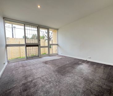 Spacious & Convenient Single-Level Living - Photo 2