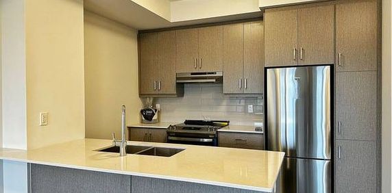 Hwy 7 & Hwy 400 Bright +Spacious 3Bdrm Twnhouse Modern Luxury Living - Photo 2