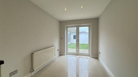 3 Bedroom House - Photo 2