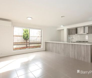 “Charming Family House” - Photo 5