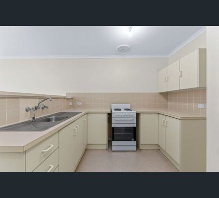 2/11 Lorne Crescent, Huntfield Heights, SA 5163 - Photo 2